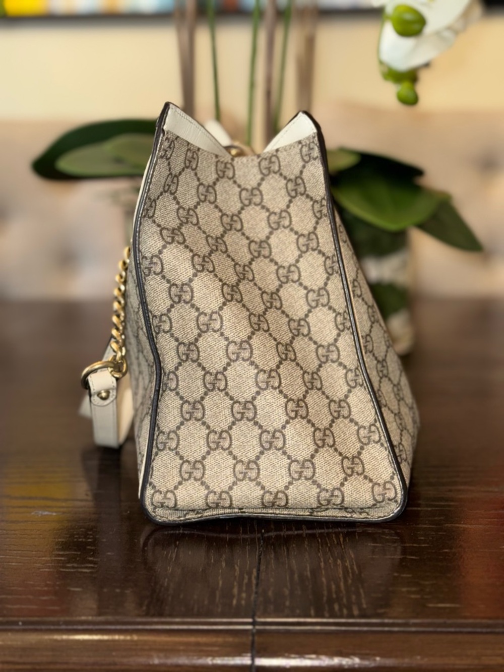 Medium Gucci GG Supreme Canvas Shoulder Bag with White Trim & Gold Hardware - Picture 4 of 11